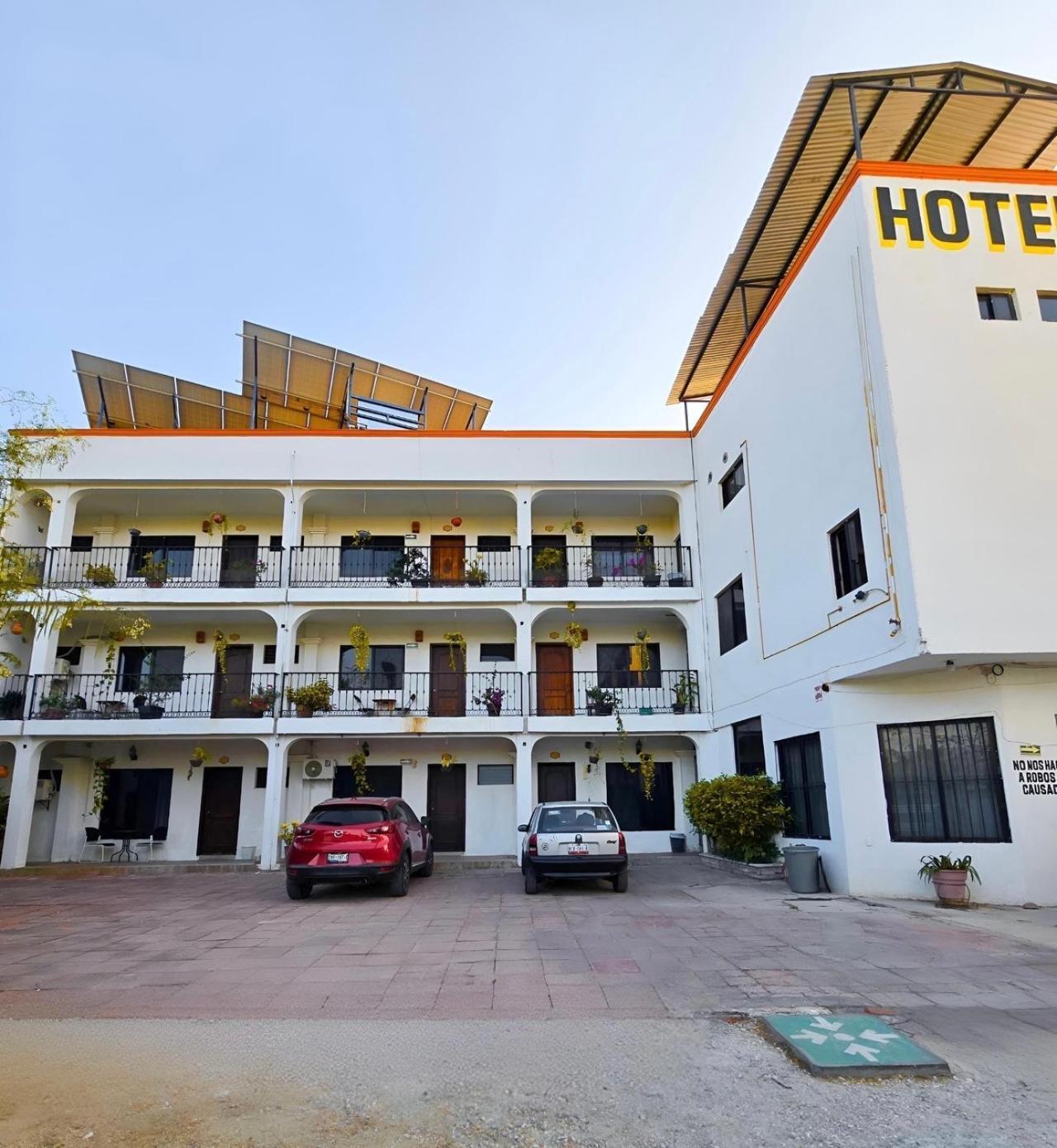 Hotel Villa Esmeralda ทักซ์ทลา กูทิเอเรซ ภายนอก รูปภาพ
